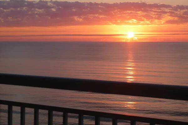 Amazing & beautiful direct-oceanfront condo with pool, hot tub & AC