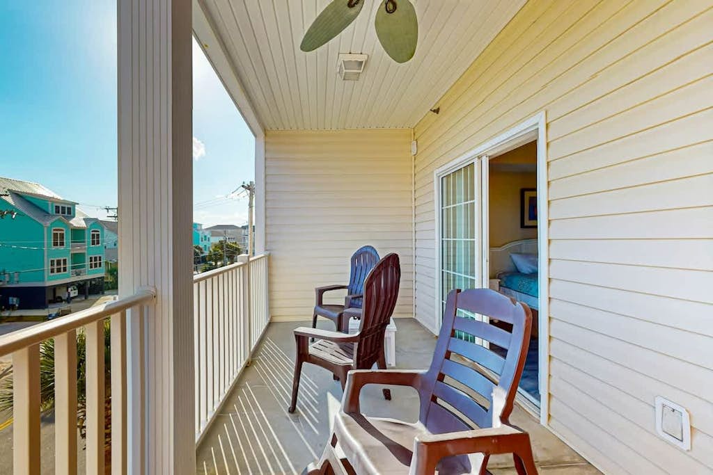 Oceanview condo with pool, private balcony & steps to beach