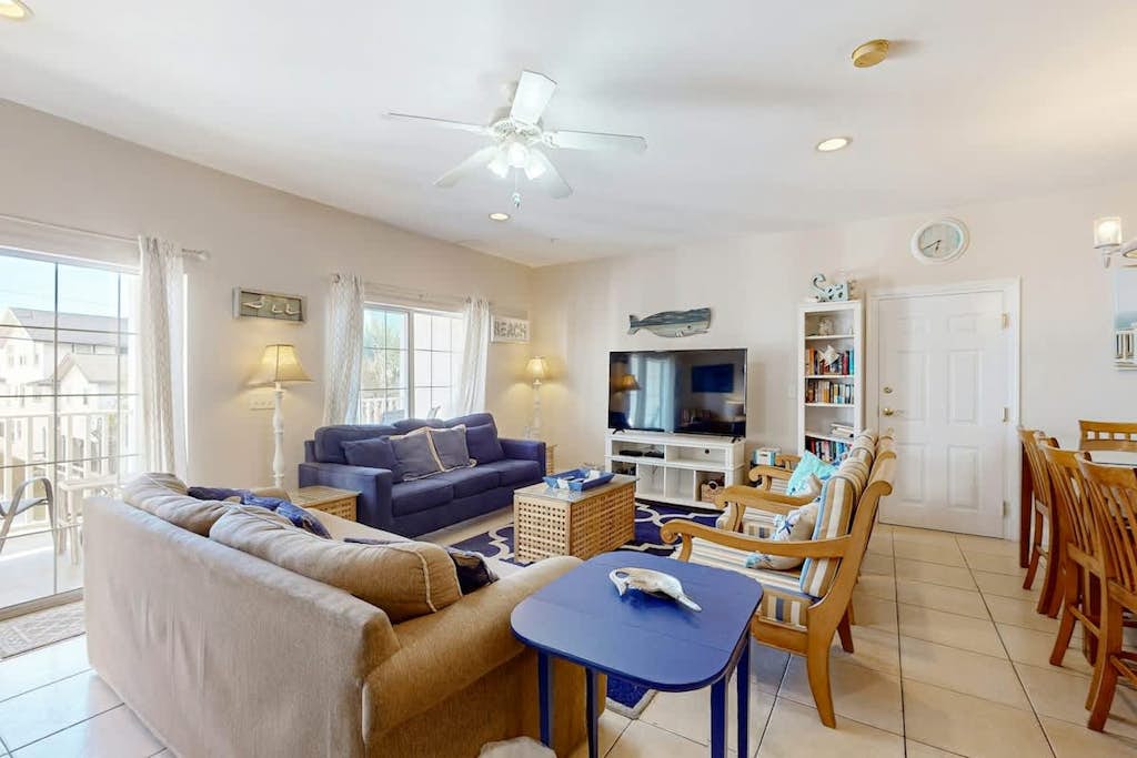 Oceanview condo with pool, private balcony & steps to beach