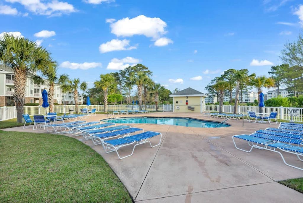 Spacious Top-Floor Golf Course Getaway w/ Pool, Near Attractions