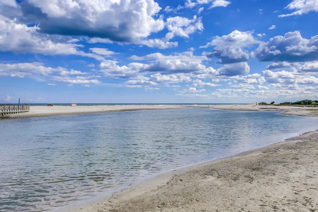 Ocean Creek Snowbird-friendly oceanfront condo with balcony, pools, tennis & gym