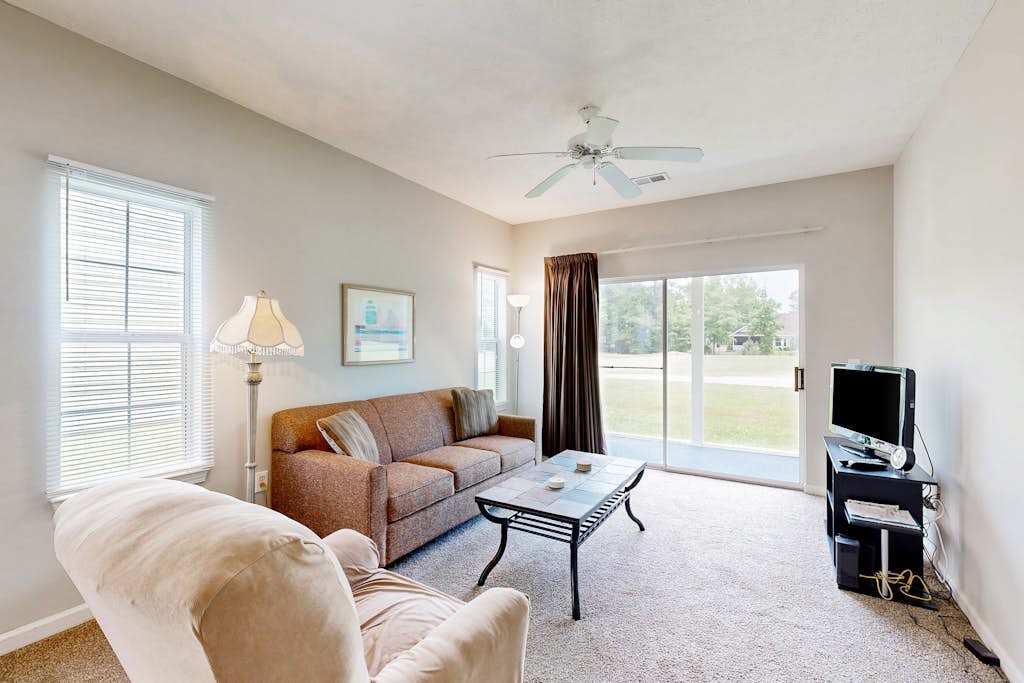 Relax and unwind in style at this Myrtle Beach condo w/ hot tub, pool, & views