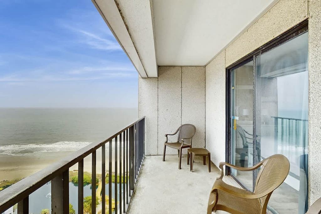 Oceanfront condo with hot tubs, in/outdoor pools, tennis, game room, gym, W/D