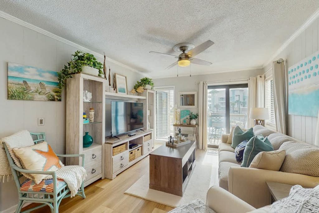 Oceanview condo with pool, hot tub, private balcony & beach access