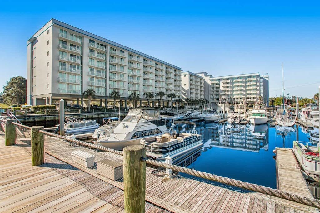5th-floor condo with hot tub, marina view, W/D & central AC - near dining