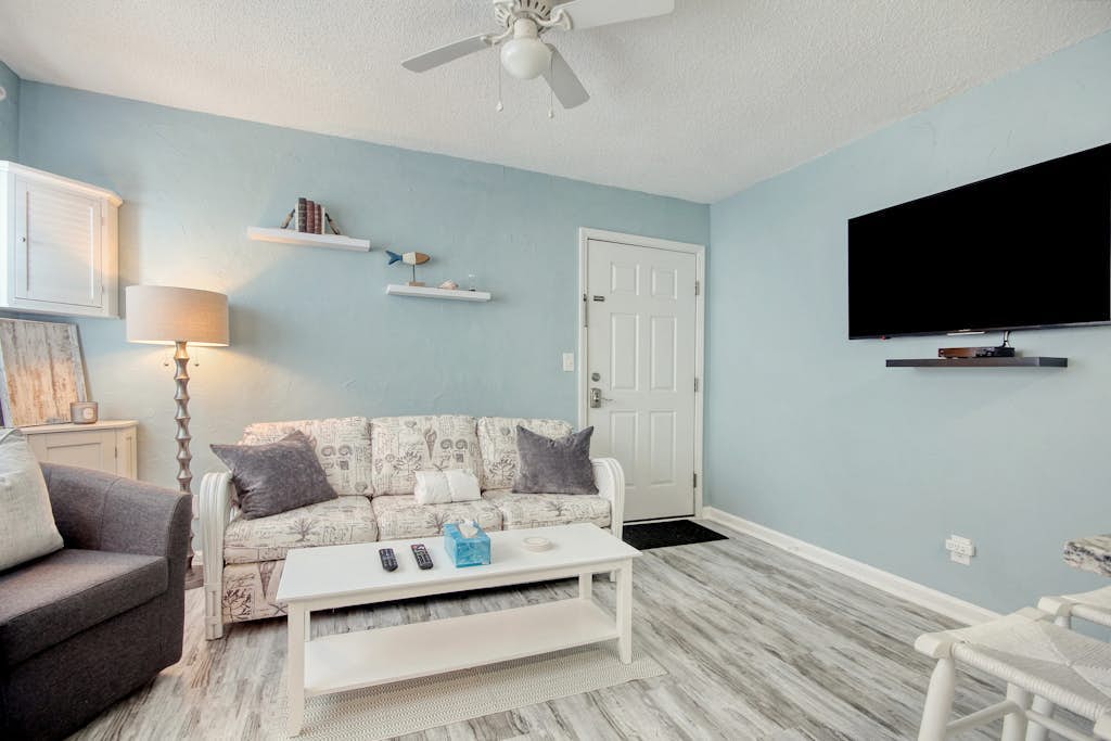 Ocean View Condo near Beach w/Private Balcony, Washer/Dyer, A/C, and Fast WiFi