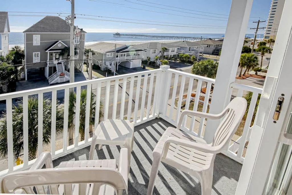 Ocean View Condo near Beach w/Private Balcony, Washer/Dyer, A/C, and Fast WiFi