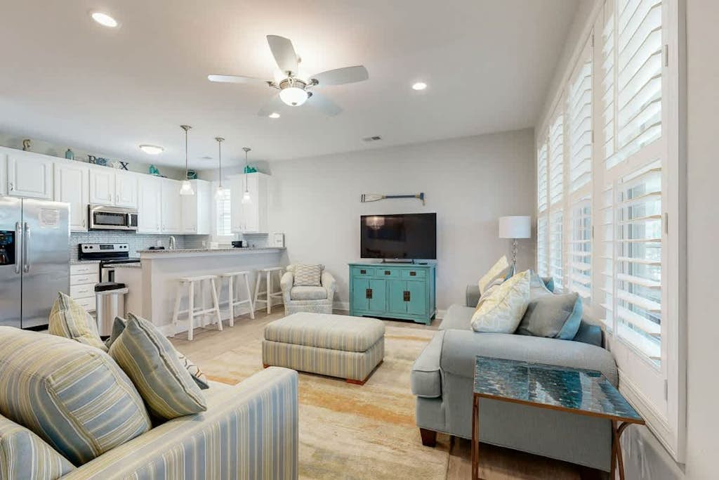 The Retreat at Barefoot Village w/patio, grill, yard, washer/dryer - near pool