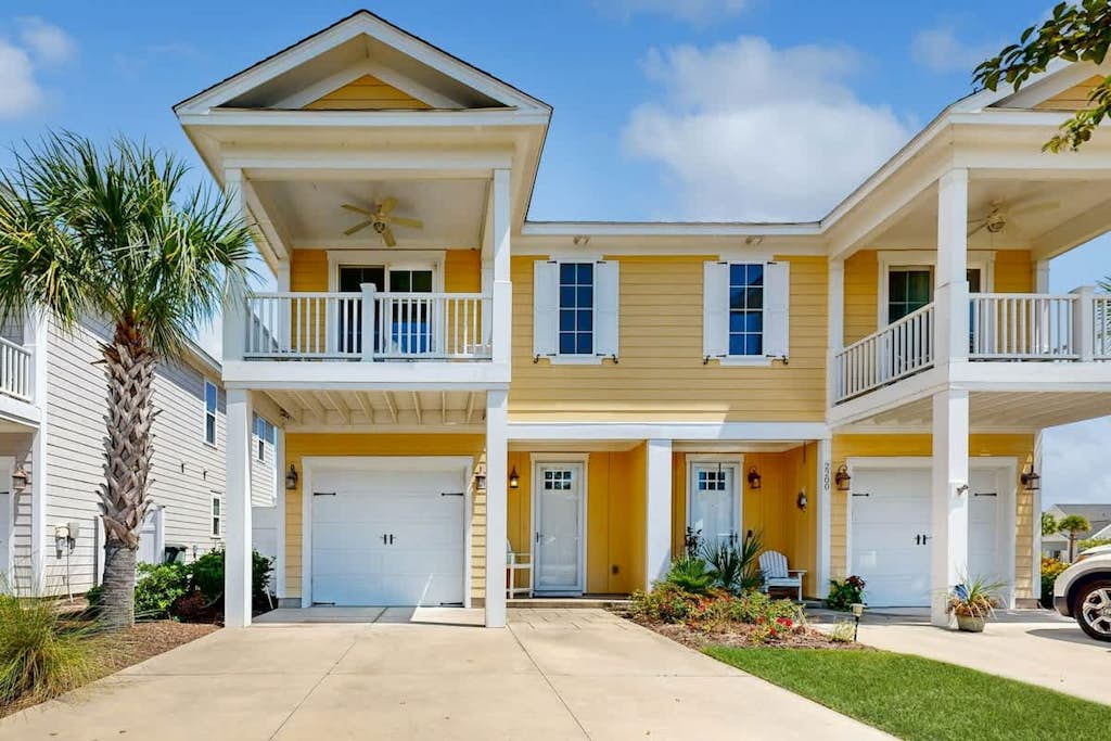 The Retreat at Barefoot Village w/patio, grill, yard, washer/dryer - near pool