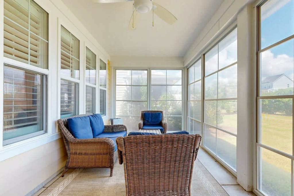 The Retreat at Barefoot Village w/patio, grill, yard, washer/dryer - near pool