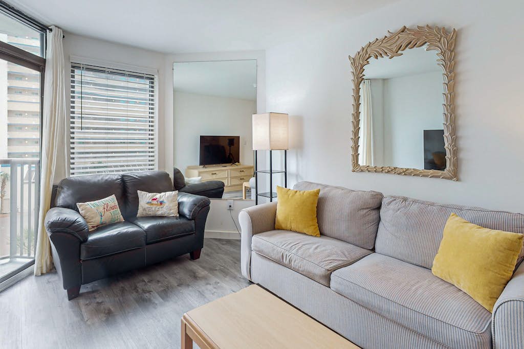Ocean-view condo with pools, hot tub & beach access - private balcony, W/D