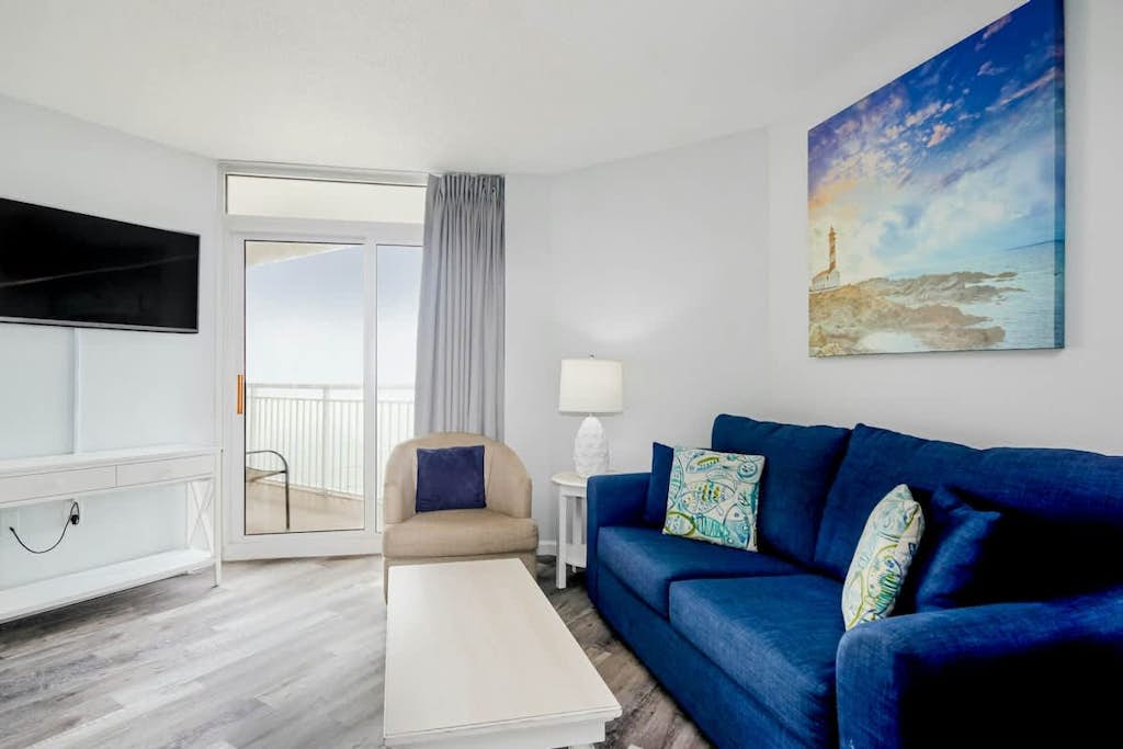 Renovated condo with breathtaking views, pools, hot tubs & beach access