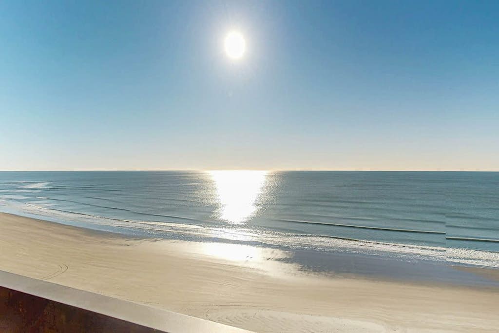 Oceanfront Top-Floor 3BR with Balcony, Pool & Stunning Cherry Grove Views
