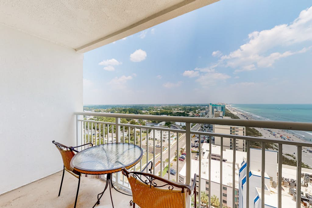 Bay Watch Resort #1901 | Oceanfront studio with great view, pools, hot tubs, gym