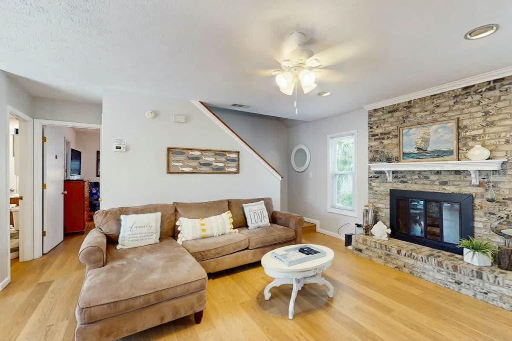 Inviting house 4 blocks from beach with on-site pool, private patio, deck, & W/D