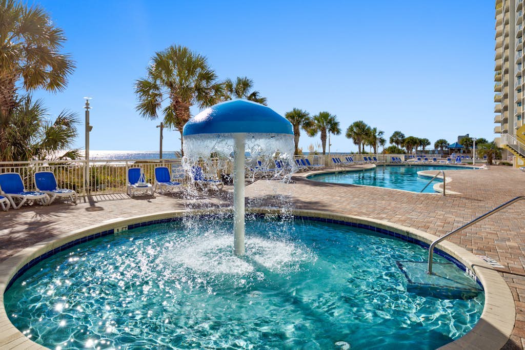 6th-floor, ocean-view studio with lazy rivers, hot tubs, gym, central AC & pools