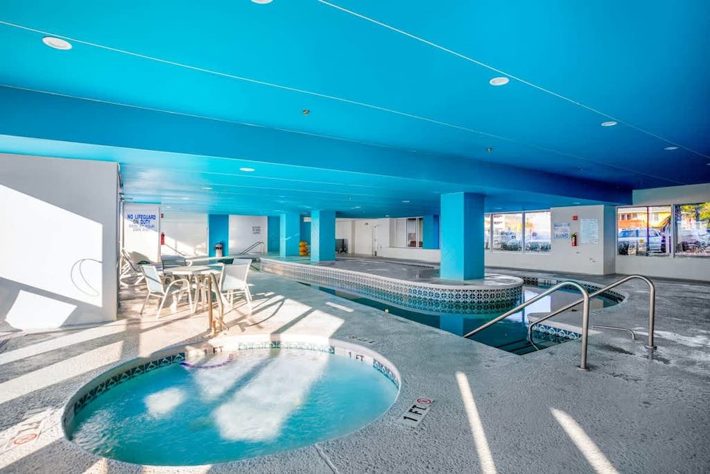 10th floor oceanfront condo w/ central AC, balcony, shared pool, shared hot tub