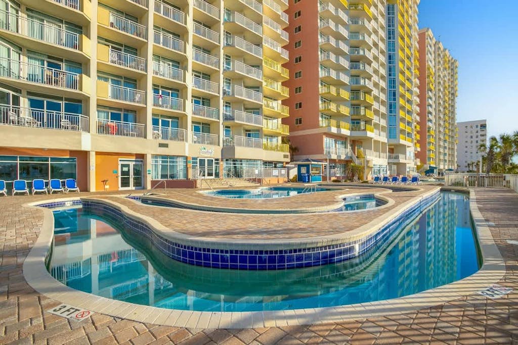 10th floor oceanfront condo w/ central AC, balcony, shared pool, shared hot tub