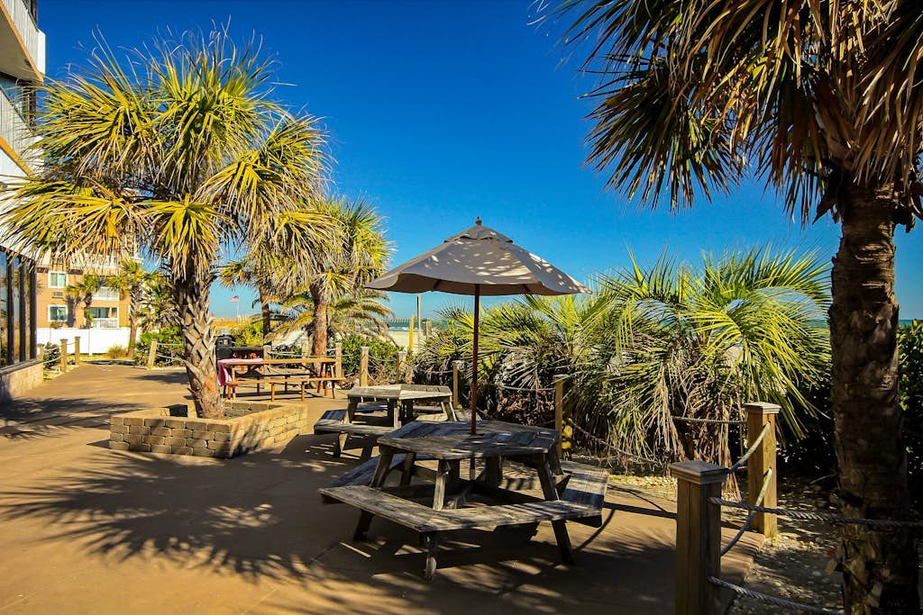 On the sand studio with pools, hot tub, lazy river, picnic area, & beach access