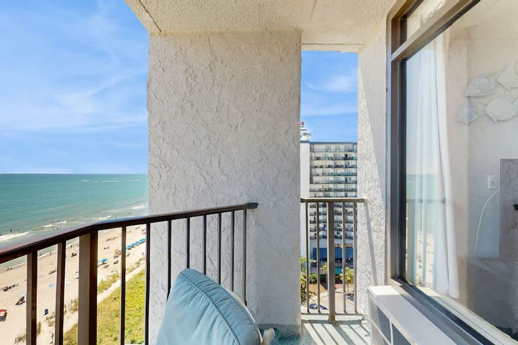 12th-floor oceanfront dog-friendly condo w/shared pools, hot tub, WiFi, & AC