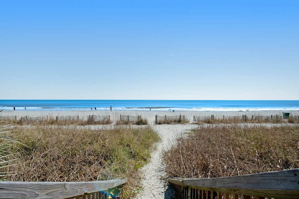 12th-floor oceanfront dog-friendly condo w/shared pools, hot tub, WiFi, & AC