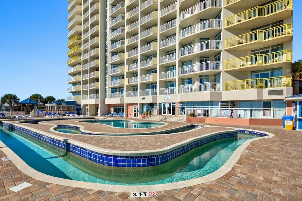 Ocean-view studio with amazing pools, hot tub, lazy river & beach access