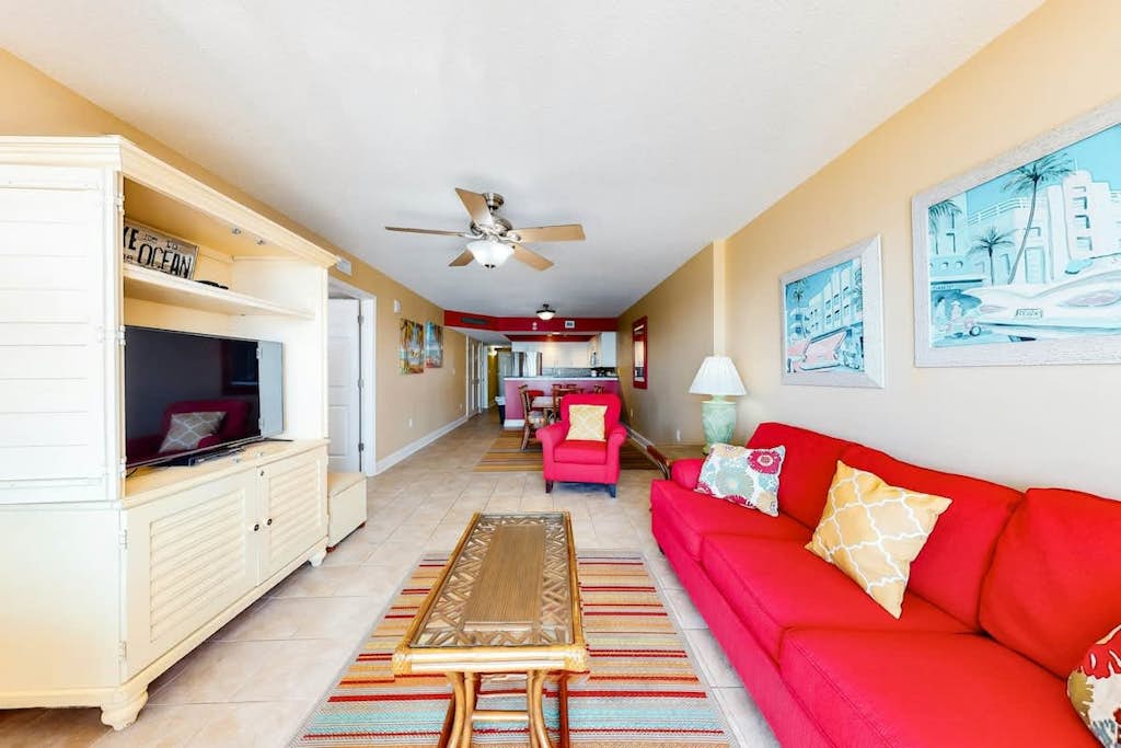 5th-floor oceanfront condo with pool, hot tub, balcony & central AC