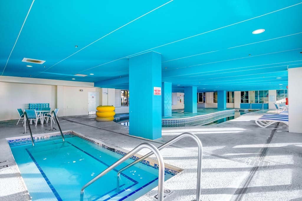 10th floor ocean view studio w/balcony, free WiFi, shared pool, shared hot tub