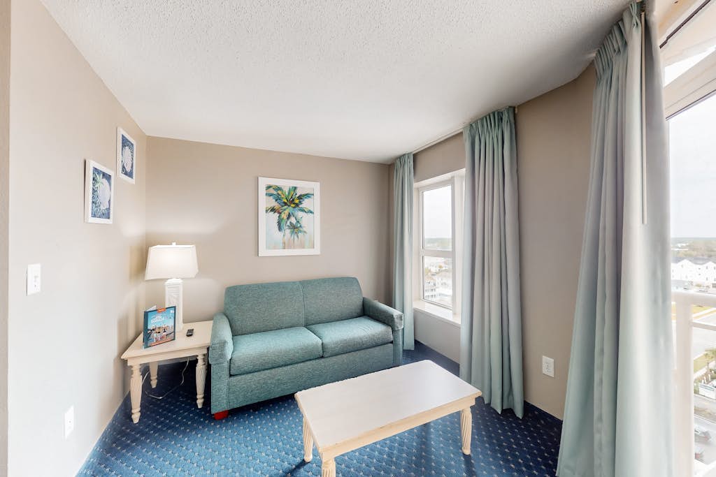 11th floor studio w/ WiFi, balcony, shared pool, shared hot tub, & central AC