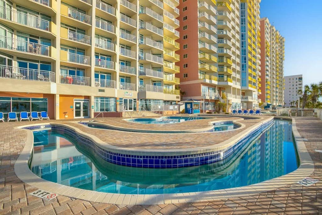 14th floor oceanfront condo w/ central AC, shared pool, WiFi, shared hot tub