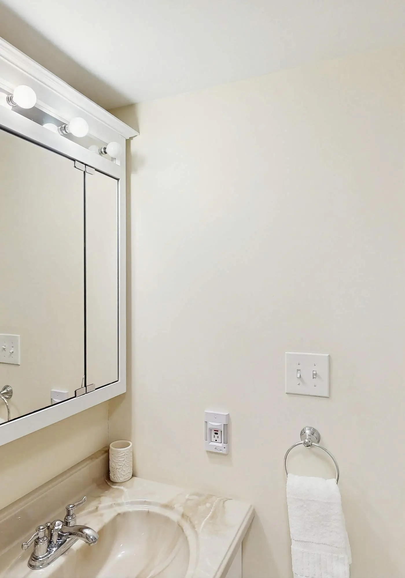 Cozy 3BR Condo- Indoor Pool- Near Ski & Waterpark