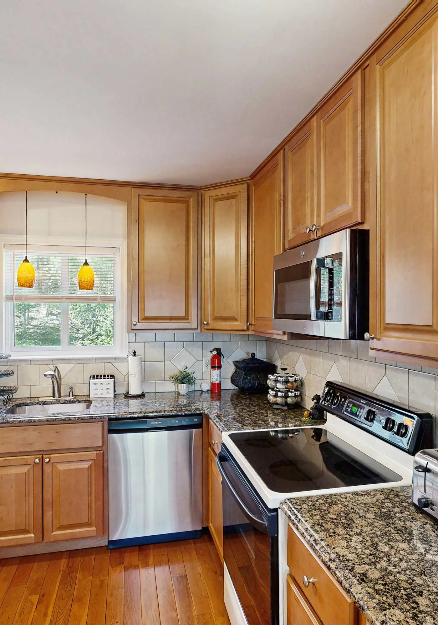 Cozy 3BR Condo- Indoor Pool- Near Ski & Waterpark