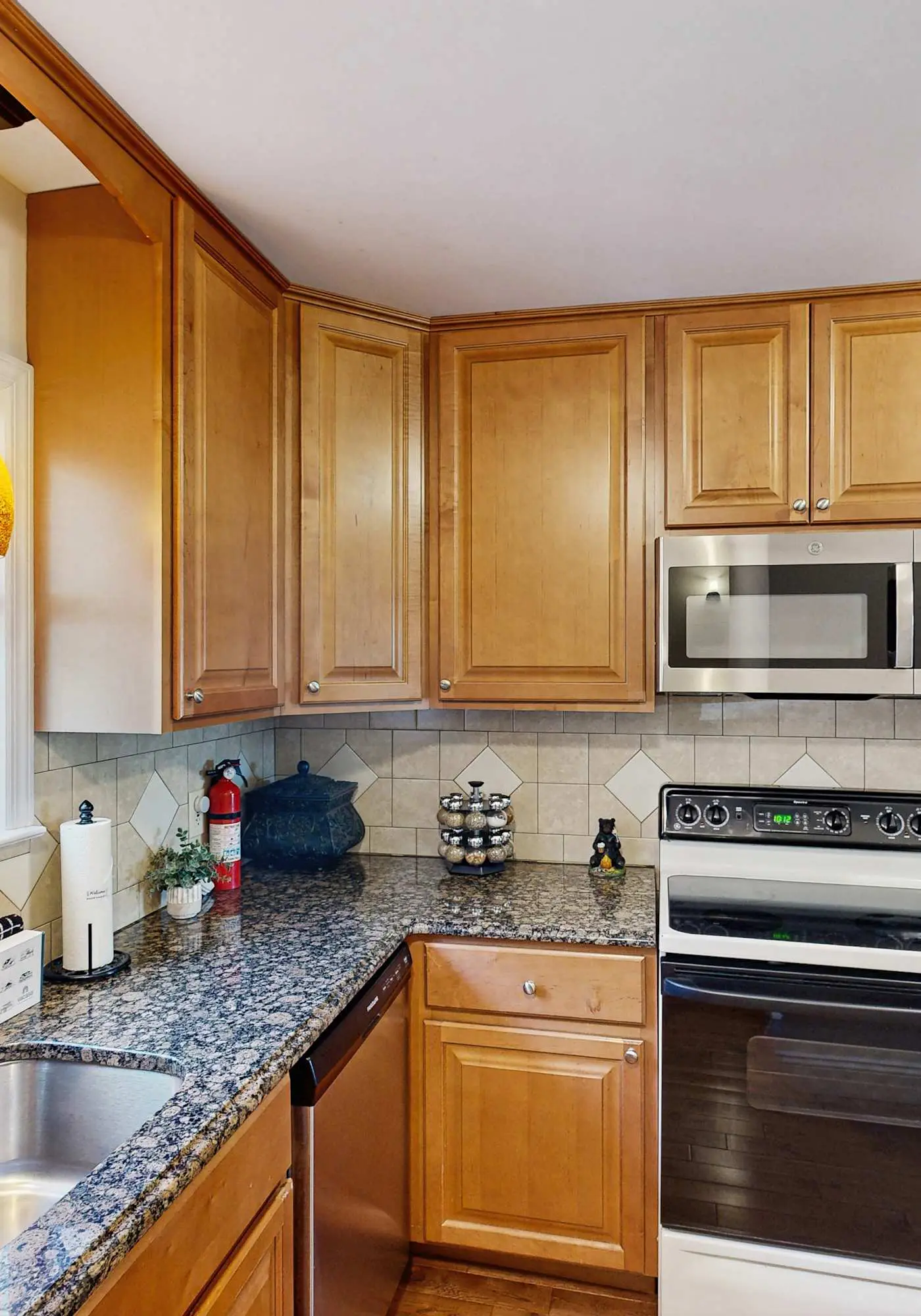 Cozy 3BR Condo- Indoor Pool- Near Ski & Waterpark