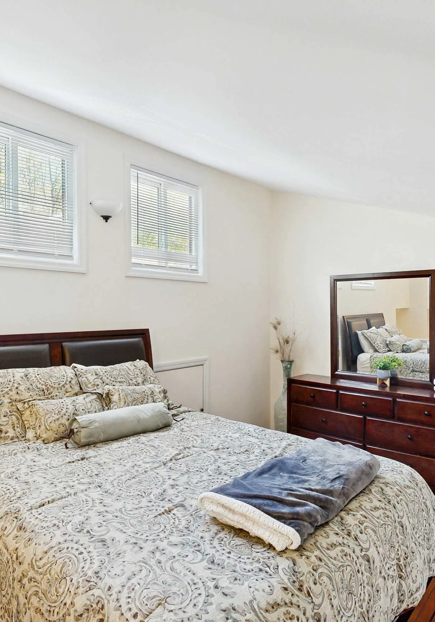 Cozy 3BR Condo- Indoor Pool- Near Ski & Waterpark