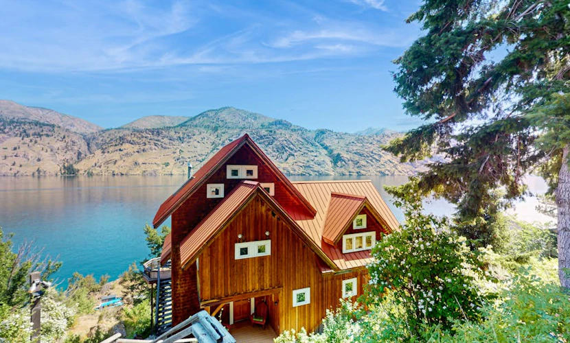 Unique South Shore lakefront retreat w/private hot tub and lake views