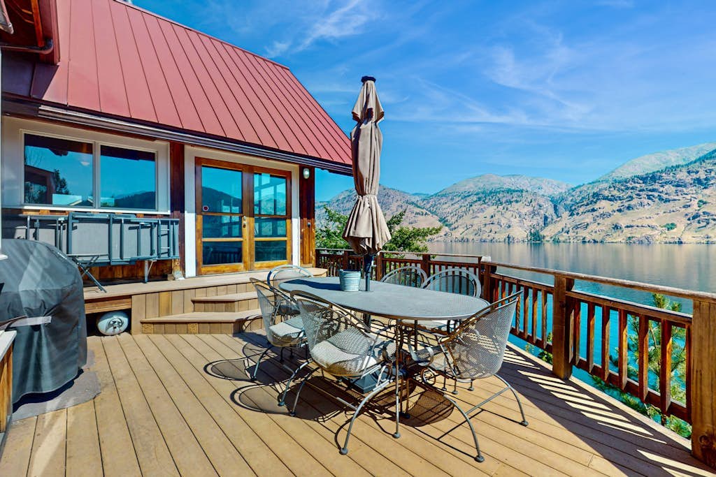 Unique South Shore lakefront retreat w/private hot tub and lake views