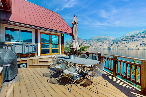 Unique South Shore lakefront retreat w/private hot tub and lake views