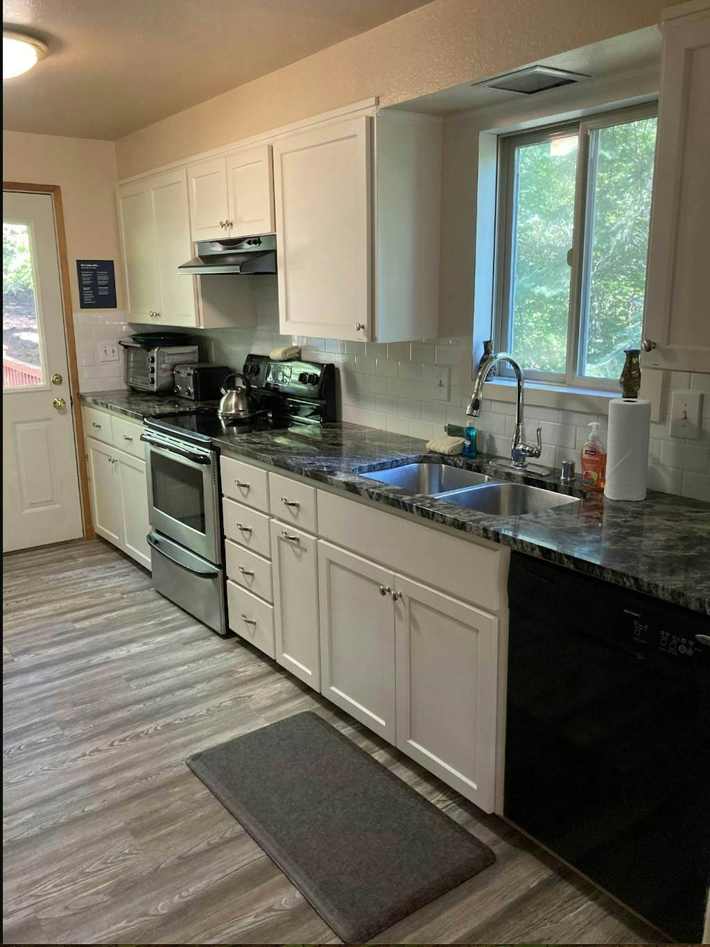 Dog-friendly retreat with mountain views, private hot tub & game room
