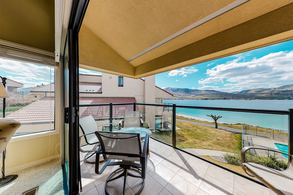 Lakefront Condo + Loft w/Private Buoy, Shared Pool & Hot Tub and High-Speed WiFi