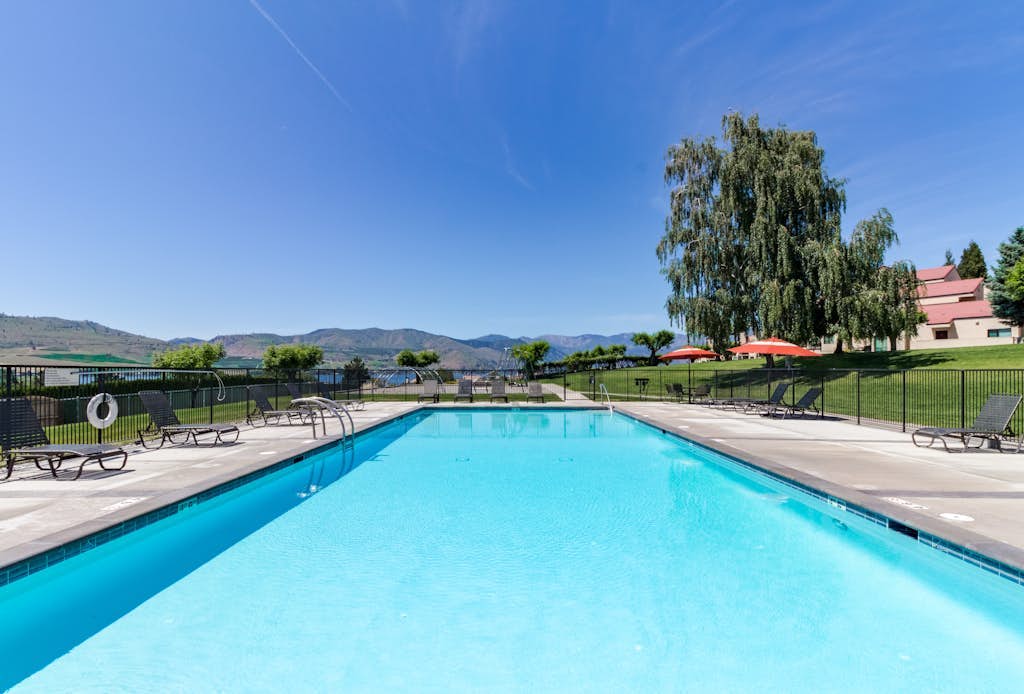 Stunning lakeside condo with shared pools, hot tub, and spectacular lake views