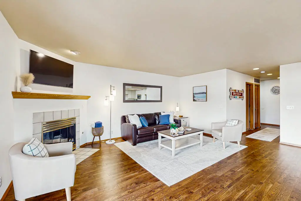 Lake Chelan Shores - Lakeside Luxury 19-5