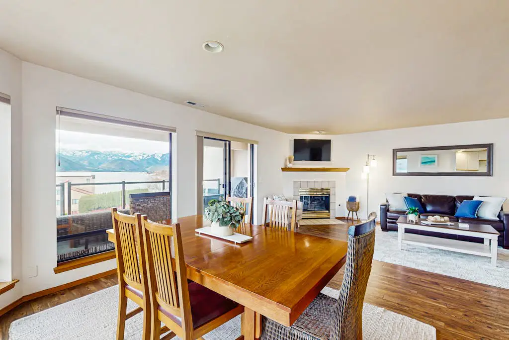 Lake Chelan Shores - Lakeside Luxury 19-5