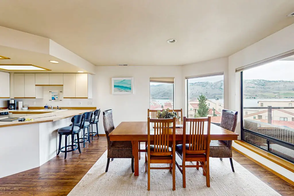 Lake Chelan Shores - Lakeside Luxury 19-5