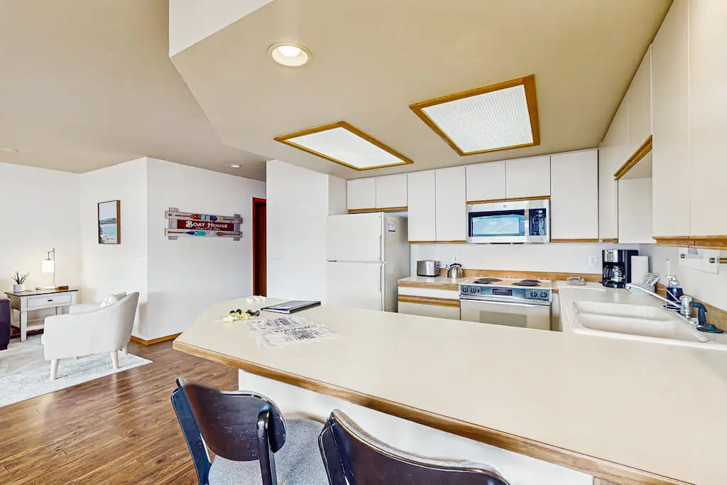 Lake Chelan Shores - Lakeside Luxury 19-5