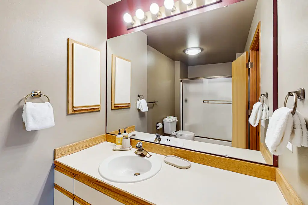 Lake Chelan Shores - Lakeside Luxury 19-5