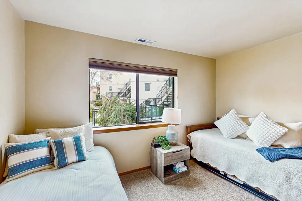 Lake Chelan Shores - Lakeside Luxury 19-5