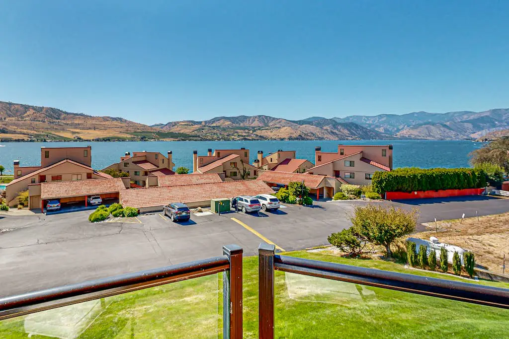 Lake Chelan Shores - Lakeside Luxury 19-5