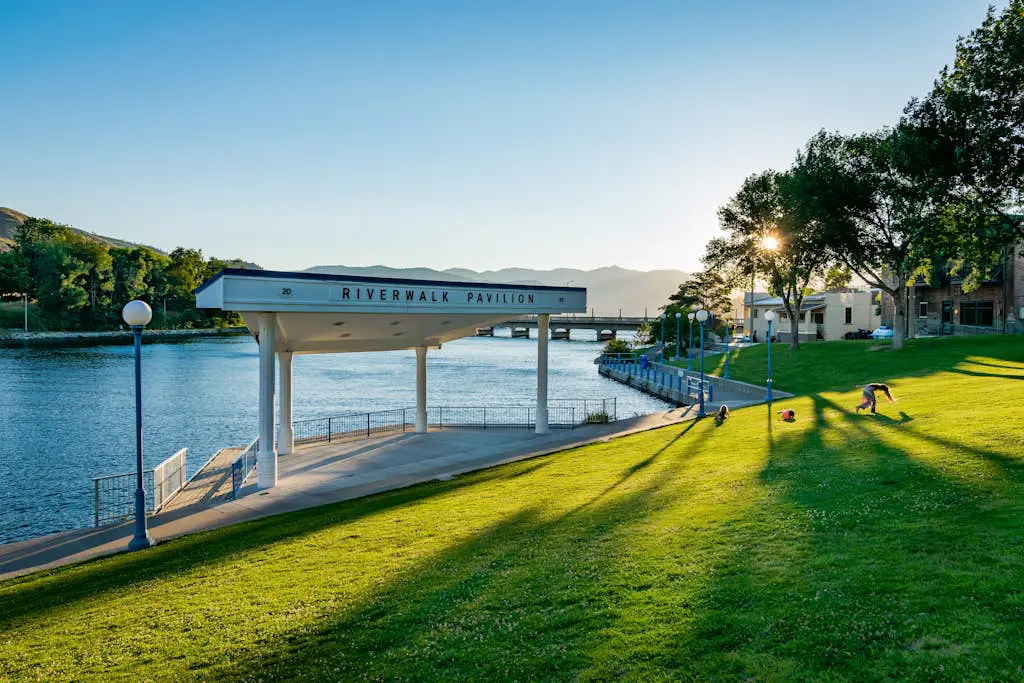 Lake Chelan Shores - Lakeside Luxury 19-5