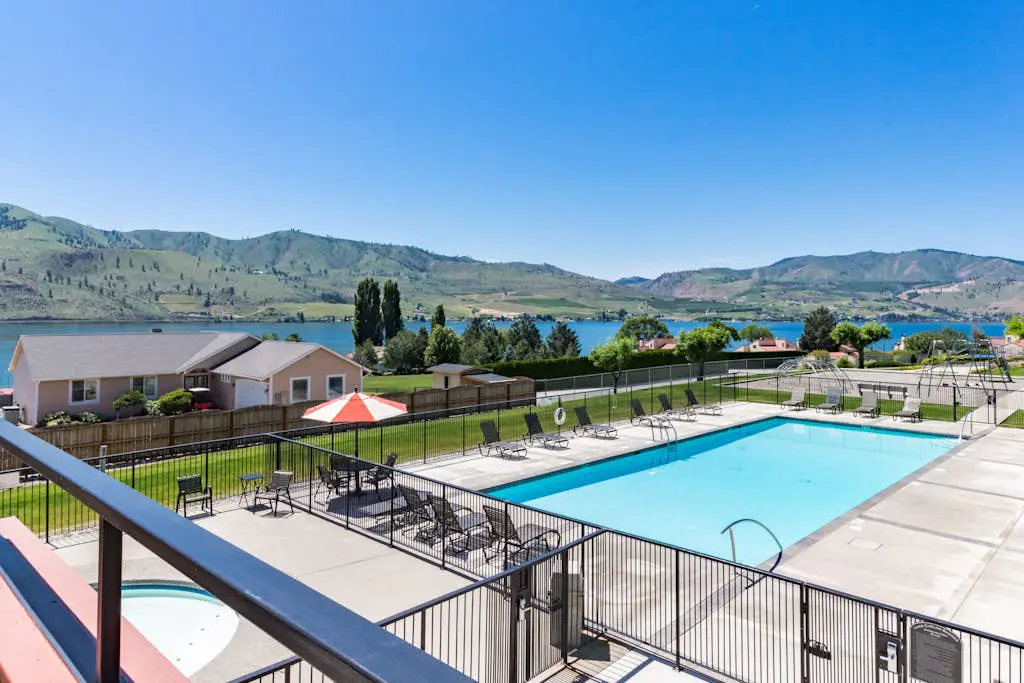 Lake Chelan Shores - Lakeside Luxury 19-5