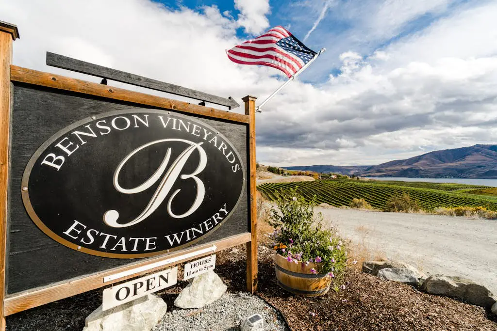 Lake Chelan Shores - Lakeside Luxury 19-5